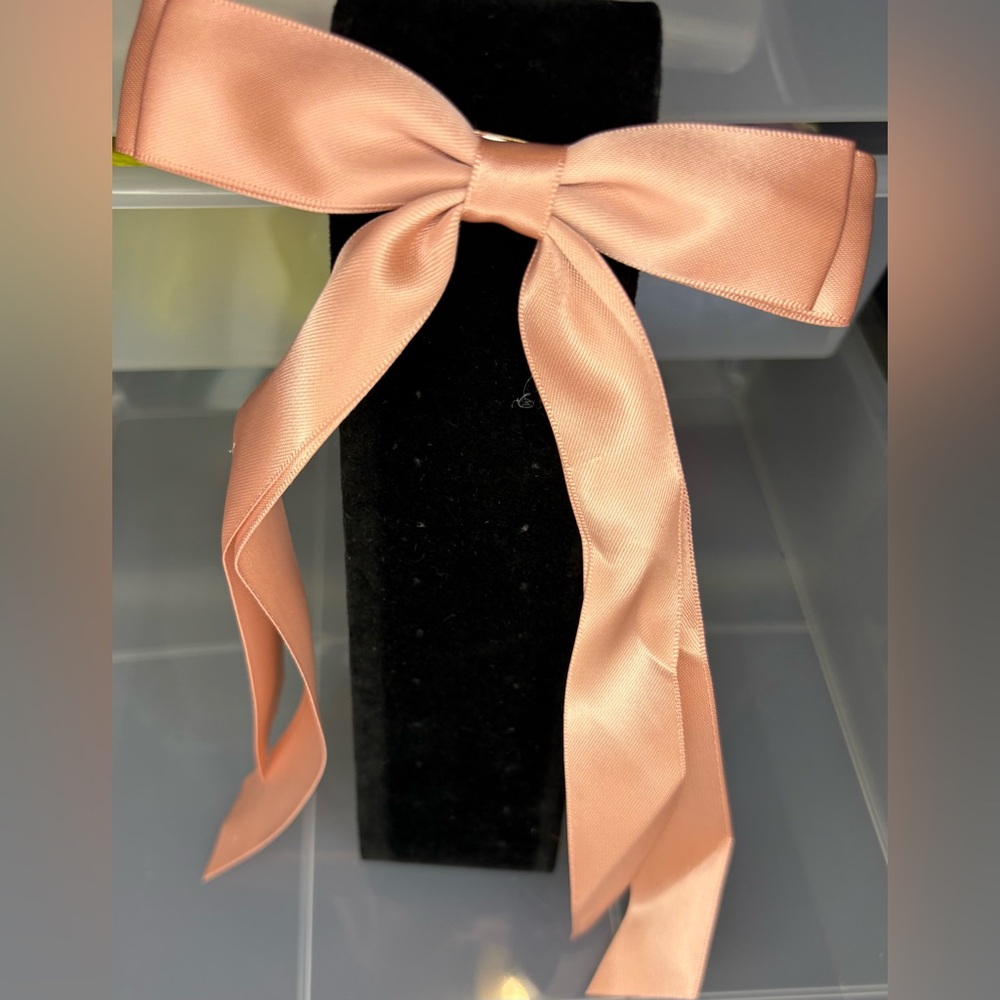 Elegant Peach Bow Hair Accessory